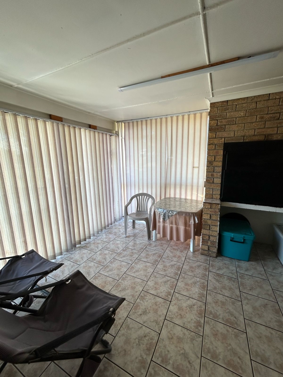 To Let 3 Bedroom Property for Rent in Hartenbos Central Western Cape